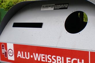 [Translate to Französisch:] Alu-Weissblech-Sammelcontainer. 